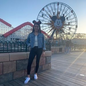 Meet your Posher, Alma